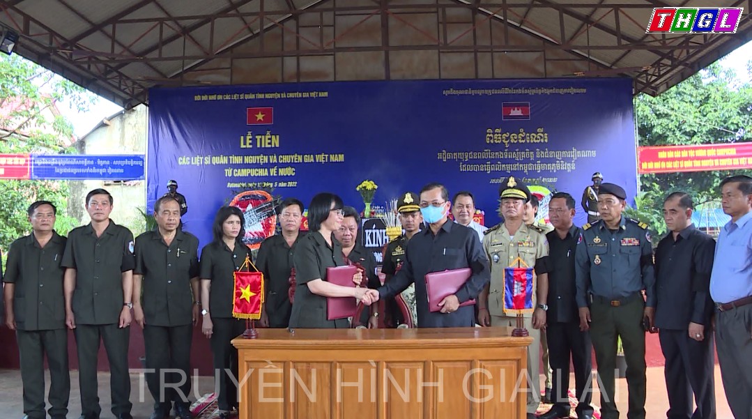 Ban Chuyên trách 2 tỉnh Gia Lai ( Việt Nam) và Ratanakiri ( Vương quốc Campuchia) tổ chức Lễ tiễn, bàn giao hài cốt các Liệt sỹ quân tình nguyện và chuyên gia Việt Nam hy sinh trong các thời kỳ chiến tranh ở Campuchia về nước