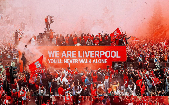 Bỏ lỡ cúp Champions League, Liverpool vẫn được chào đón như những người hùng