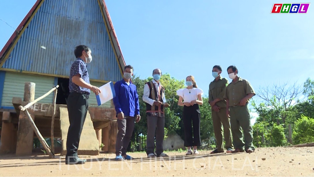 Già làng Srôi đi đầu trong công tác bảo vệ môi trường