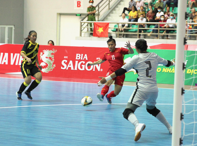 Đánh bại Malaysia, ĐT Việt Nam dẫn đầu bảng xếp hạng futsal nữ SEA Games 31