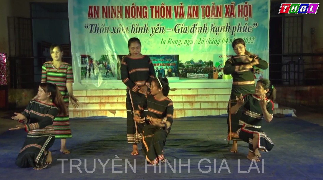 Tổ chức hoạt động tuyên truyền chủ đề “Thôn xóm bình yên – Gia đình hạnh phúc”