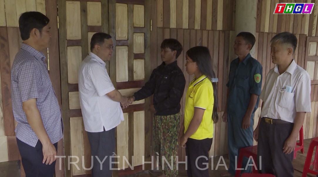 Ủy ban kiểm tra tỉnh ủy Gia Lai bàn giao nhà tình nghĩa cho hộ nghèo tại xã Ia Kreng, huyện Chư Pah