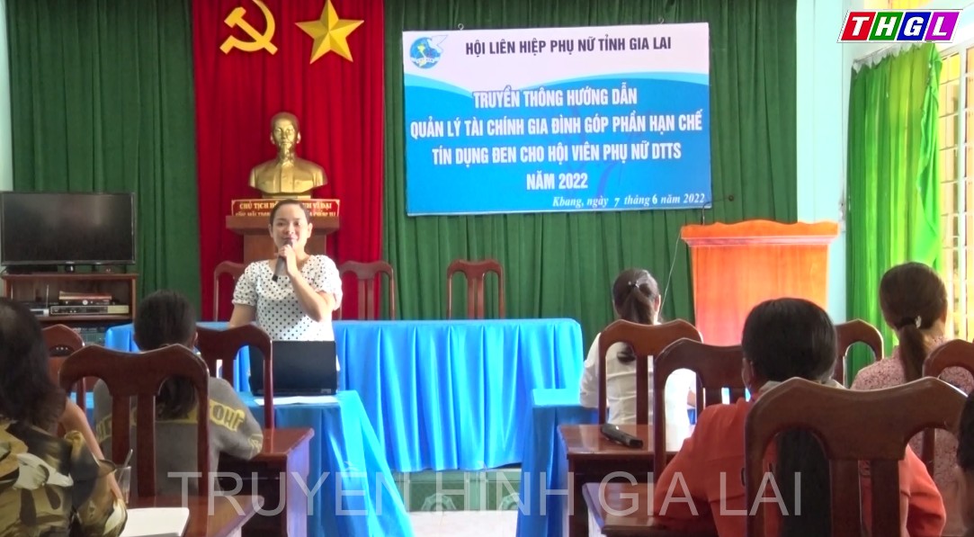 Hội LHPN tỉnh truyền thông quản lý tài chính, hạn chế tín dụng đen cho hội viên DTTS huyện Kbang