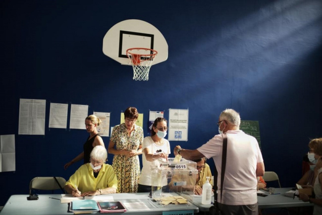 Bầu cử Quốc hội Pháp: Liên minh “Cùng nhau!” tạm thời vượt qua đối thủ