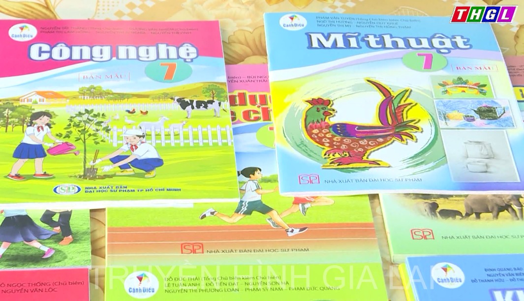 Phê duyệt Danh mục sách giáo khoa lớp 3, lớp 7, lớp 10 năm học 2022-2023 sử dụng trong cơ sở giáo dục phổ thông trên địa bàn tỉnh Gia Lai