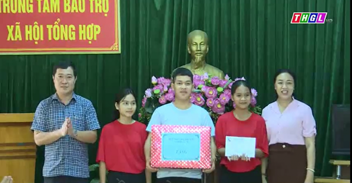 Sở LĐ-TB&XH Gia Lai thăm, tặng quà nhân ngày Quốc tế thiếu nhi (01/6)