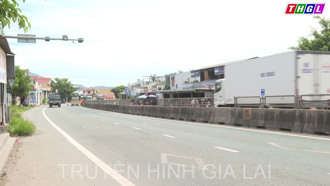 Ninh Thuận: xử lý nghiêm hành vi tháo gỡ tấm chống lóa trên quốc lộ 1A