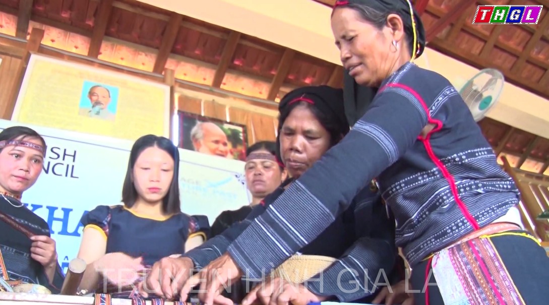 Hướng đi mới cho thổ cẩm Bahnar