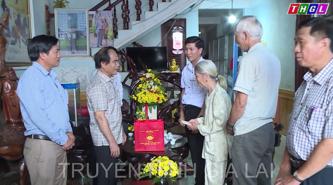 Chủ tịch UBND tỉnh Võ Ngọc Thành thăm, tặng quà nhân kỷ niệm 75 năm ngày Thương binh Liệt sĩ