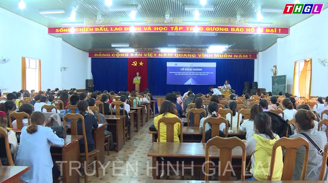 Khai giảng khóa bồi dưỡng năng lực sư phạm cho giáo viên tiếng Anh