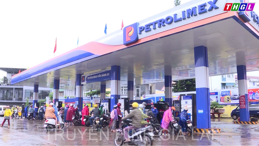 Giá xăng giảm hơn 3.000 đồng mỗi lít từ 0 giờ ngày 11.7