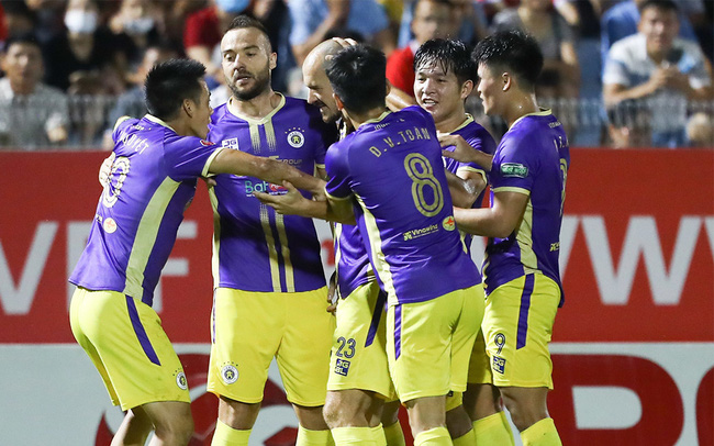 Vòng 9 Night Wolf V.League 1-2022: Bùng nổ khán giả, ngôi đầu lại đổi chủ