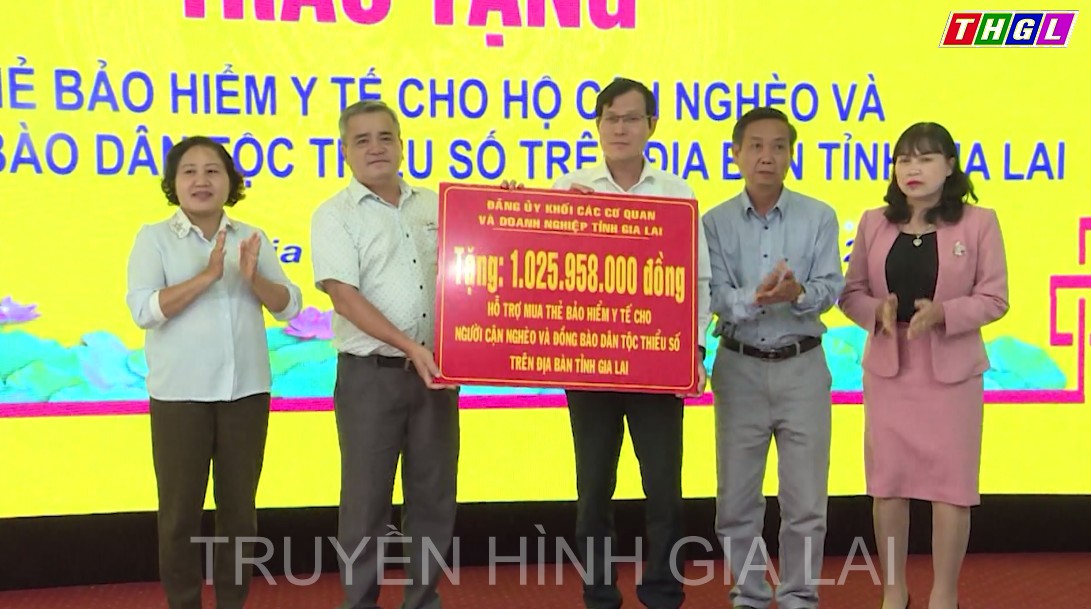 Tặng thẻ Bảo hiểm y tế – Chia sẻ khó khăn