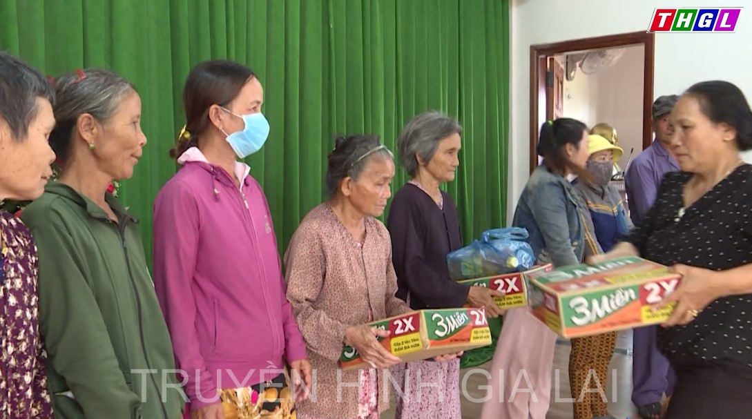 50 phần quà được trao cho hội viên phụ nữ khó khăn tại xã Cửu An, thị xã An Khê