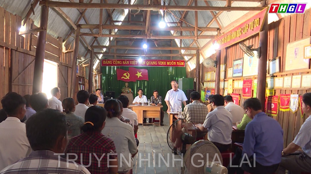 Phó Bí thương Thường trực Tỉnh ủy Châu Ngọc Tuấn dự sinh hoạt Chi bộ tại làng Hway, xã Hà Tam, huyện Đak Pơ