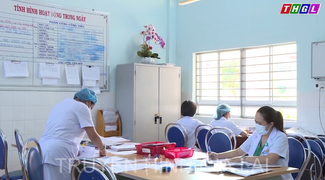 Cần có cơ chế lâu dài để giữ chân nhân viên y tế