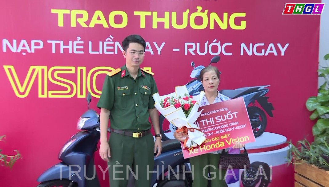 Viettel Gia Lai trao thưởng Chương trình “Nạp thẻ liền tay – Rước ngay Vision”