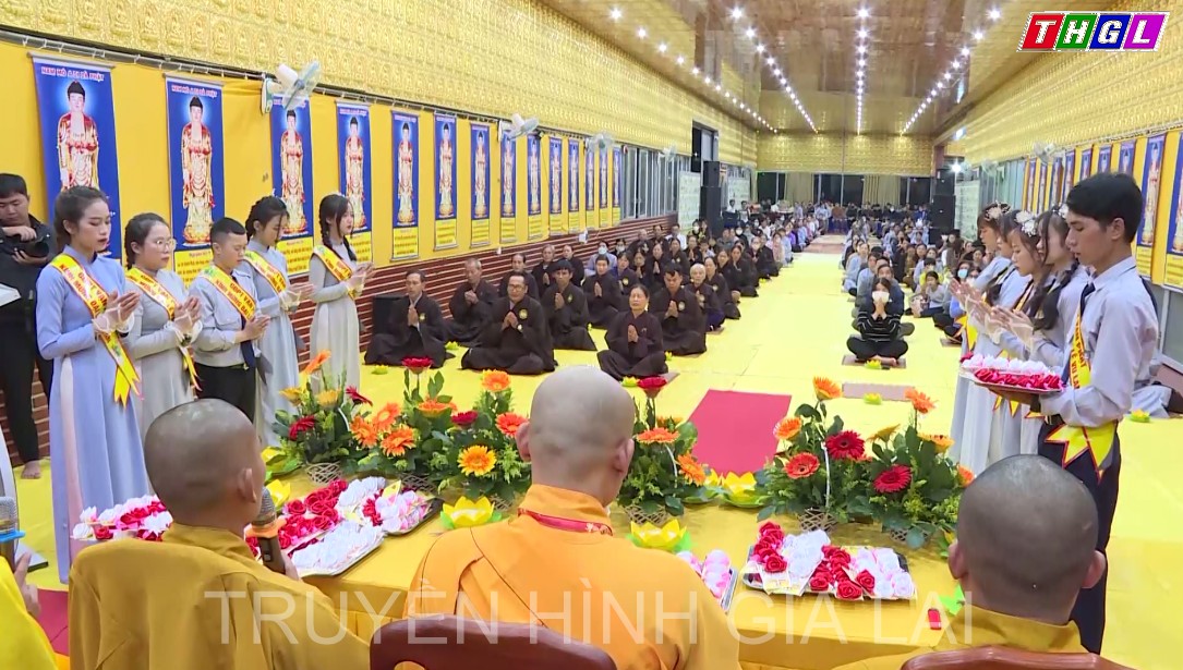 Bông hồng cài áo mùa Vu Lan báo hiếu