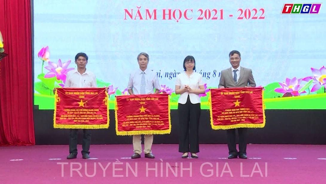 Lễ tuyên dương khen thưởng năm học 2021-2022