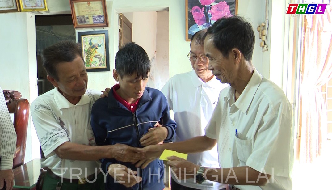 Tp Pleiku: Thăm và tặng quà gia đình các nạn nhân chất độc da cam/dioxin