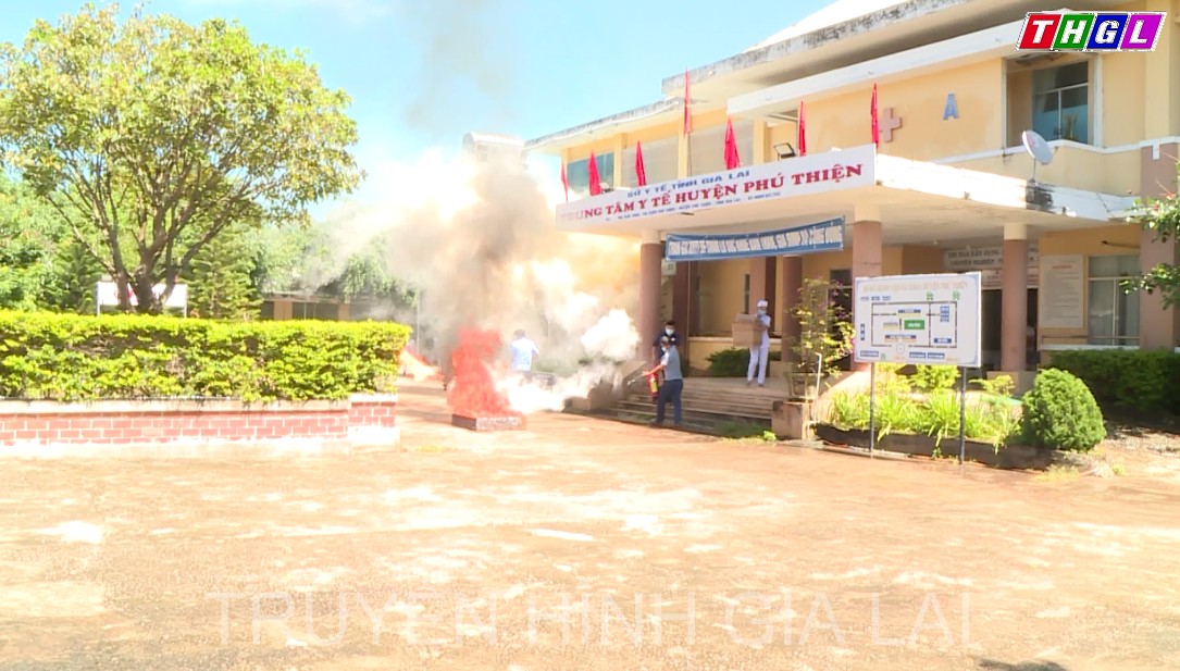 Diễn tập chữa cháy và cứu hộ, cứu nạn tại Trung tâm Y tế huyện Phú Thiện