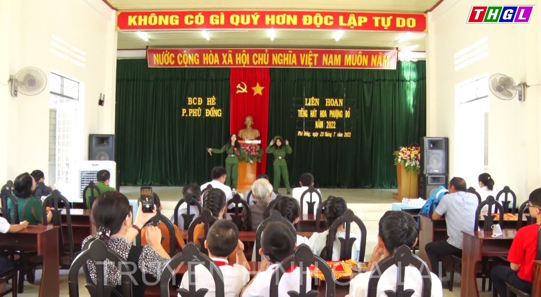 Sôi động Liên hoan Tiếng hát “Hoa phượng đỏ”