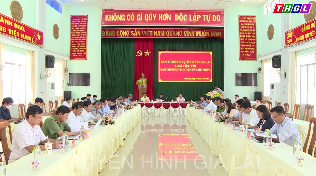 Tập thể Ban Thường vụ Tỉnh ủy làm việc với Ban Thường vụ Huyện ủy Chư Prông