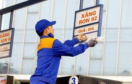 Giá xăng giảm, dầu tăng giá mạnh