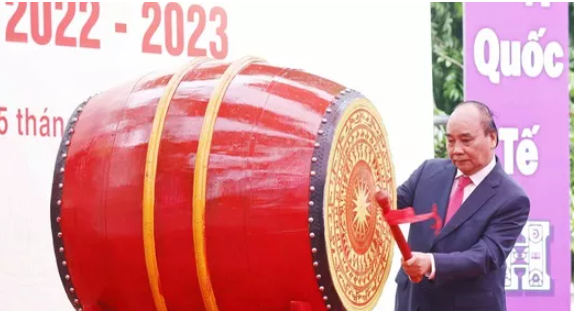 Chủ tịch nước Nguyễn Xuân Phúc: Phấn đấu dạy tốt và học tốt với tất cả ý chí và khát vọng trong năm học mới