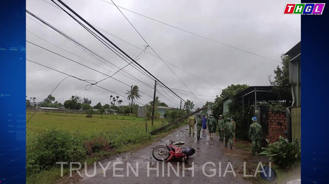 Một phụ nữ tử vong do tông vào trụ điện đổ nghiêng ra đường do bão số 4