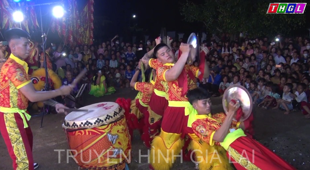 Trung tâm hoạt động Thanh thiếu niên tỉnh tổ chức chương trình “Vui hội trăng rằm” tại xã biên giới Ia Puch huyện Chư Prông