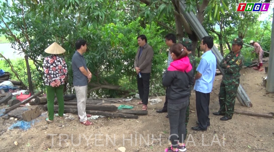 Đồng chí Trương Văn Đạt – Ủy viên Ban Thường vụ Tỉnh ủy, Phó Chủ tịch Thường trực HĐND tỉnh kiểm tra tình hình phòng chống bão số 4 tại huyện Ia Pa