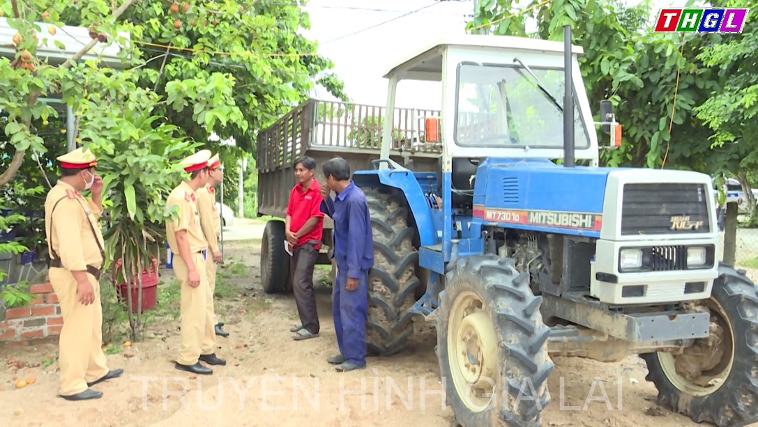Krông Pa chấn chỉnh vi phạm liên quan đến xe máy kéo nhỏ độ chế rơ moóc dùng để vận chuyển hàng hóa, nông sản