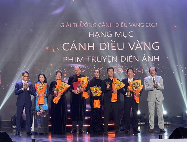 Cánh diều 2021: Đêm tối rực rỡ, 11 tháng 5 ngày thắng lớn