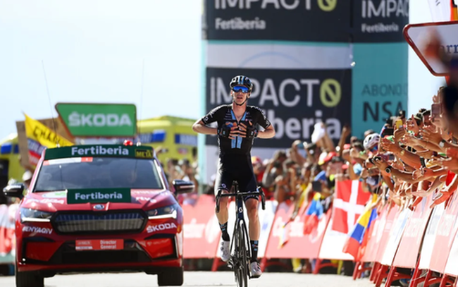 Thymen Arensman giành chiến thắng tại chặng 15 La Vuelta