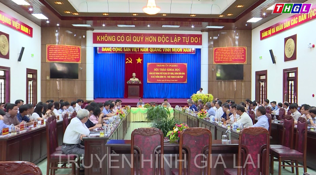 Ban Thường vụ thành ủy Pleiku: Hội thảo khoa học chủ đề “Đảng bộ thành phố Pleiku xây dựng chỉnh đốn đảng và hệ thống chính trị- thực trạng và giải pháp”.