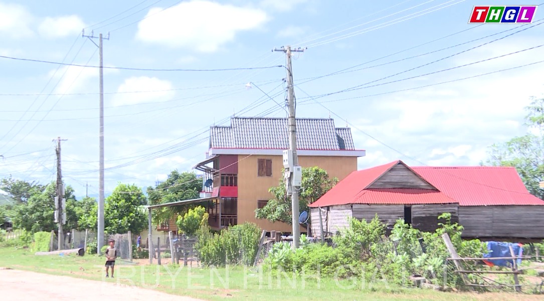 Điện phục vụ đời sống người dân vùng khó khăn.