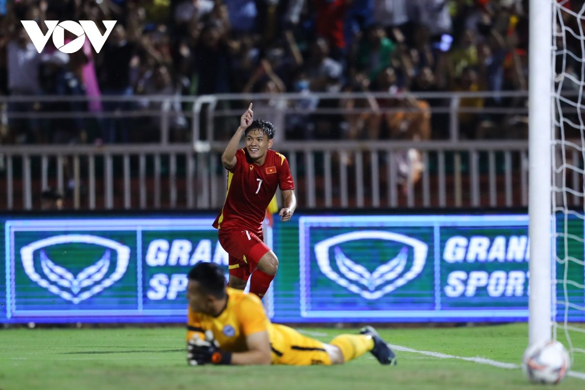 Dư âm ĐT Việt Nam 4-0 ĐT Singapore: Dấu ấn Văn Quyết và những tân binh