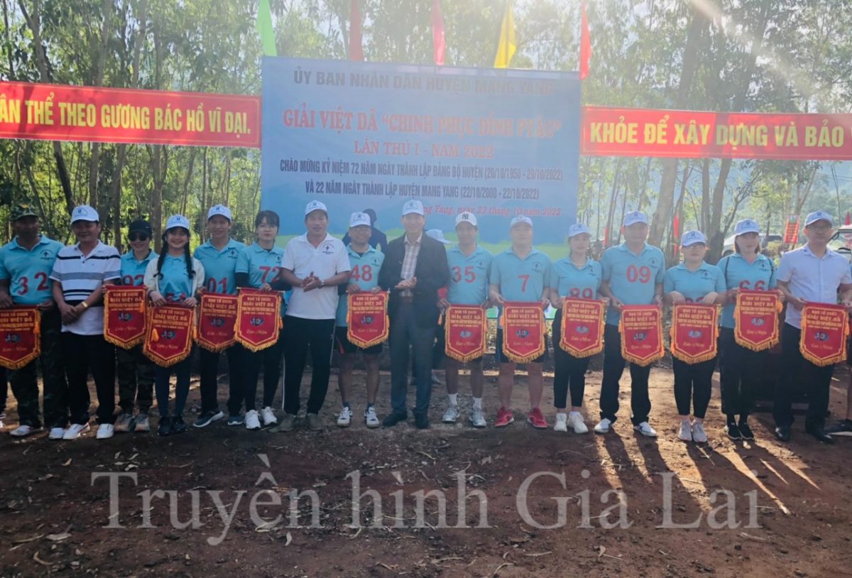 Hơn 100 VĐV tranh tài tại Giải Việt dã “Chinh phục đỉnh PYâu” lần thứ I tại huyện Mang Yang