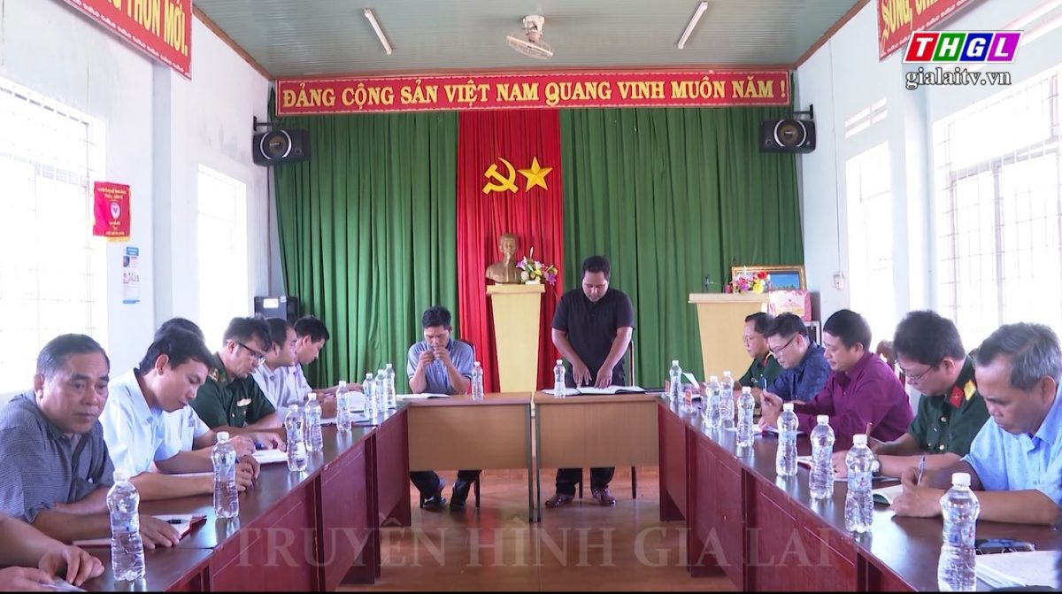 Đại tá Lê Kim Giàu – Ủy viên Ban Thường vụ tỉnh ủy dự sinh hoạt Chi bộ tại Làng Sơn