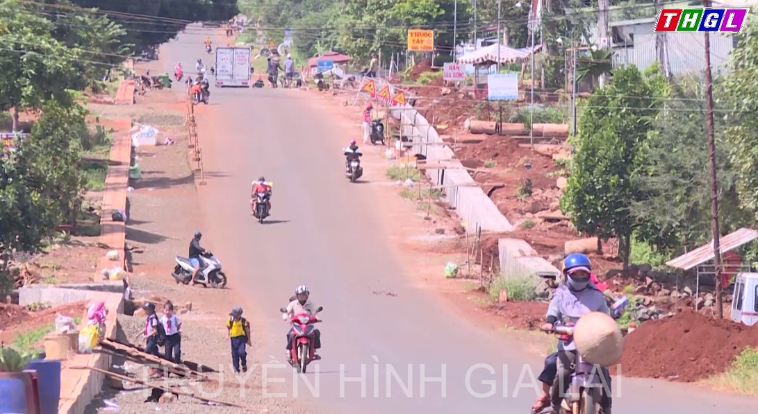 Thi công Quốc lộ 19 ì ạch, ảnh hưởng lớn đến cuộc sống người dân