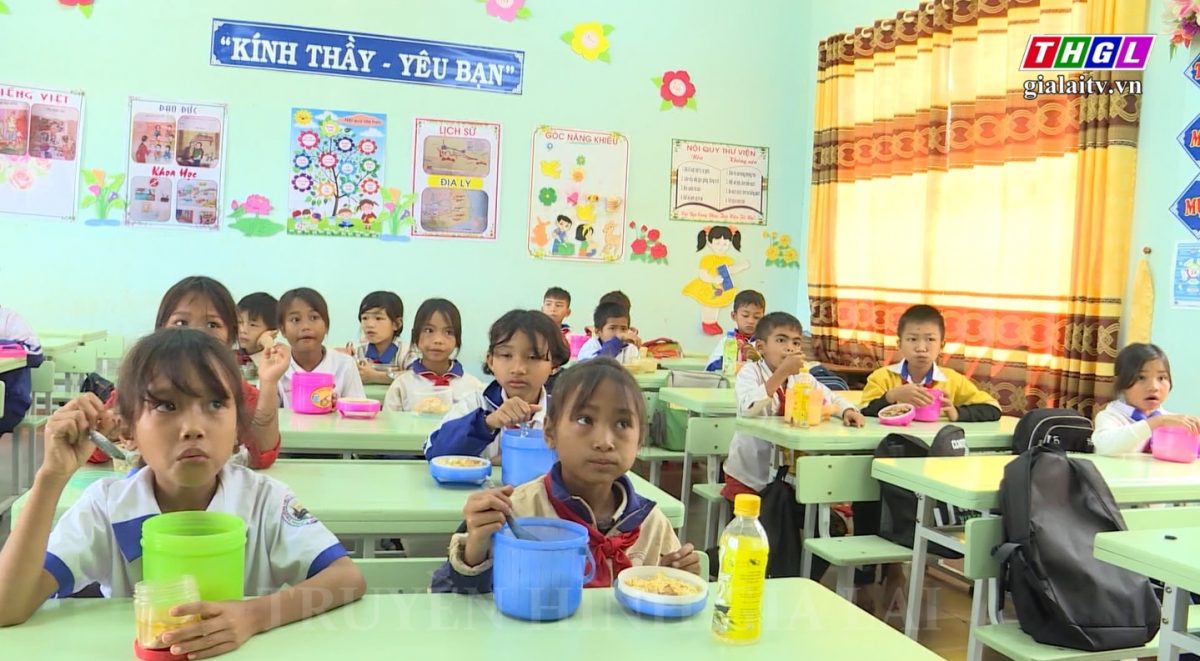 Mô hình “Bán trú đưa cơm” – giải pháp duy trì sĩ số học sinh ở huyện Mang Yang