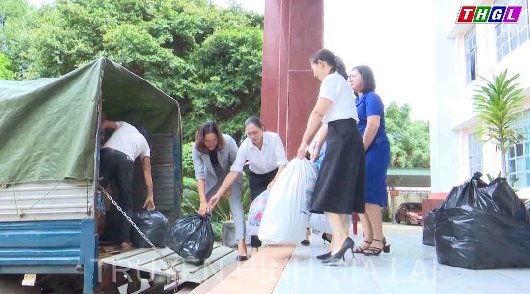 Chung tay hướng về miền Trung