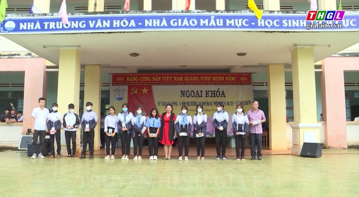 Đồng hành cùng trường học vùng khó