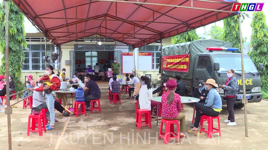 Công an các địa phương trong tỉnh Gia Lai bố trí các tổ lưu động xuống các xã để cấp CCCD, tài khoản định danh điện tử cho người dân