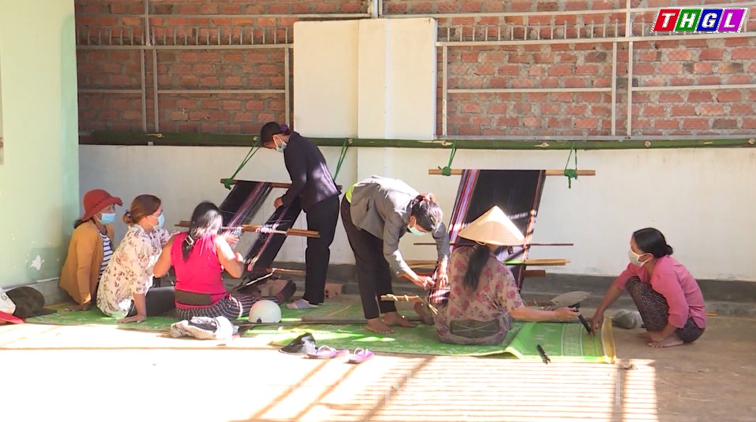 Phát huy vai trò của phụ nữ trong thời đại mới