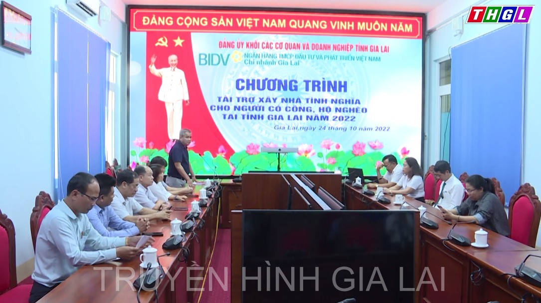Đảng ủy Khối các Cơ quan và Doanh nghiệp tỉnh tiếp nhận 750 triệu đồng từ BIDV chi nhánh Gia Lai để xây 15 căn nhà cho hộ nghèo