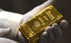 Giá vàng cắm đầu lao dốc