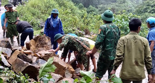 Nghệ An điều động thêm 200 cán bộ, chiến sĩ khắc phục hậu quả lũ quét