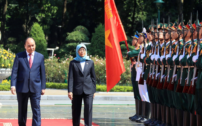 Chủ tịch nước Nguyễn Xuân Phúc chủ trì Lễ đón Tổng thống Cộng hòa Singapore